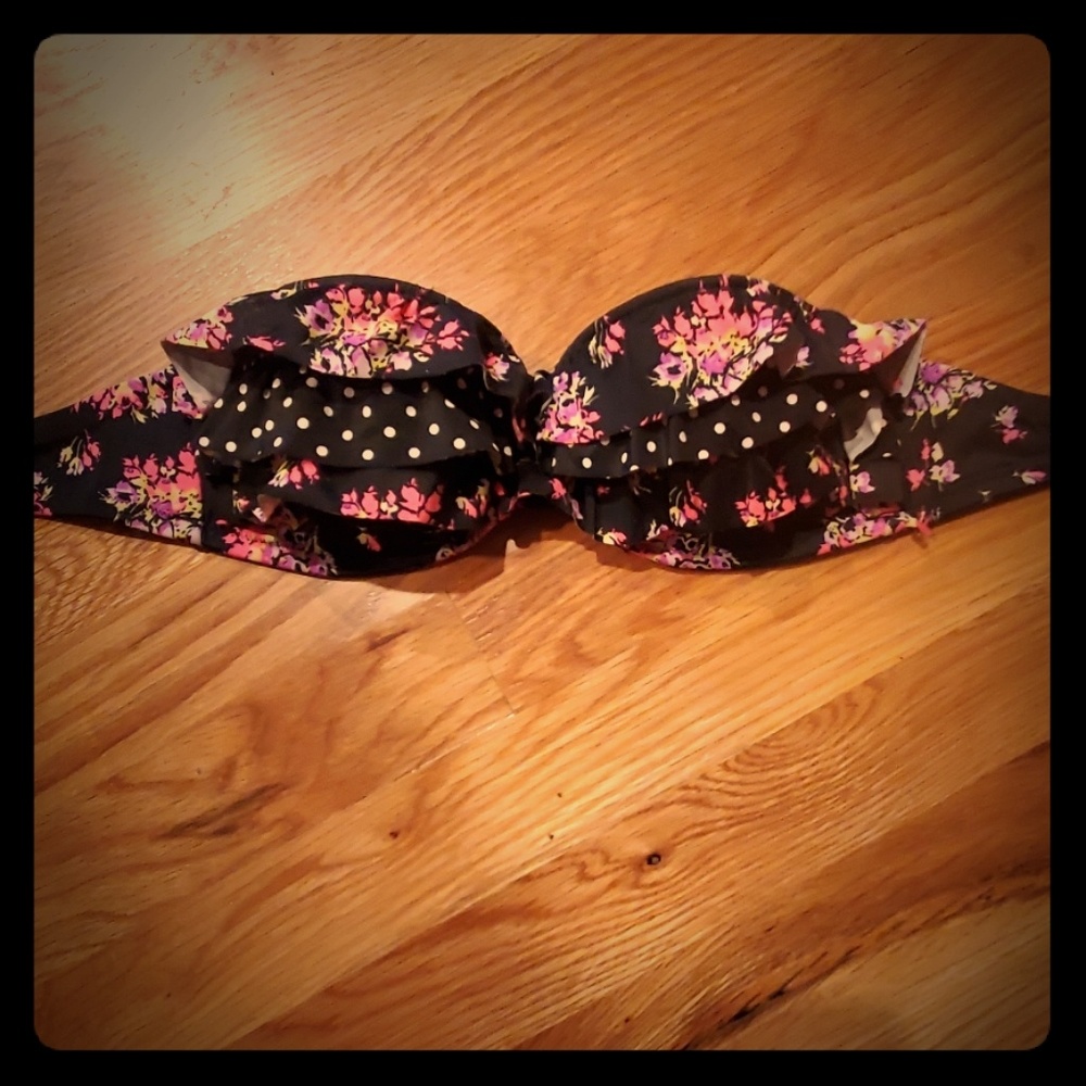 VS 32b push-up bikini top floral fringe NWOT